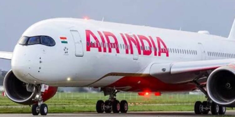 அவசரமாக தரையிறக்கப்பட்ட இந்திய விமானம்!