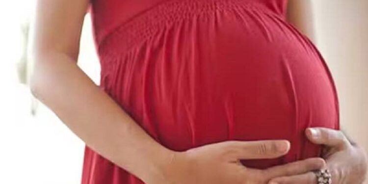 பதின்ம வயது கர்ப்பம் தொடர்பில் வைத்தியர்கள் எச்சரிக்கை!