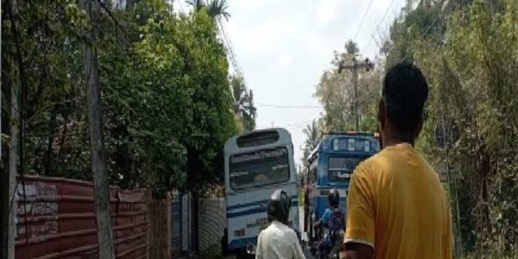 தனியார் பேருந்துகளின் ஓட்டப் போட்டியால் அச்சத்தில் பயணிக்கும் மக்கள்!