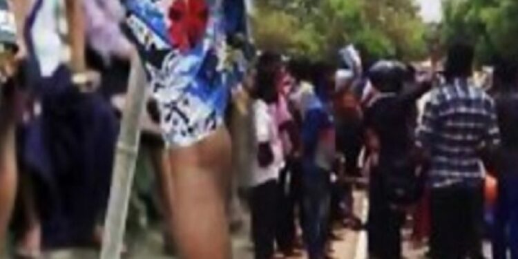 யாழில் குடும்பஸ்தர் மீது வாள்வெட்டு தாக்குதல்!