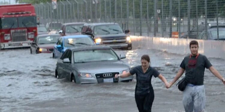 டொரோண்டோ வெள்ளத்தில் மூழ்கும் அபாயம்!