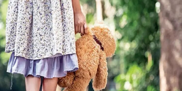 இரு சிறுமிகள் தப்பி ஓட்டம்!