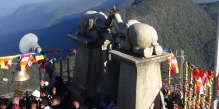 சிவனொளிபாதமலைக்கு போதைப் பொருளுடன் சென்ற சந்தேகநபர்கள் கைது!