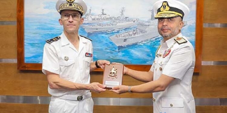 இலங்கை கடற்படைத் தளபதியைச் சந்தித்தார் பிரான்ஸ் கூட்டுப் படைத் தளபதி