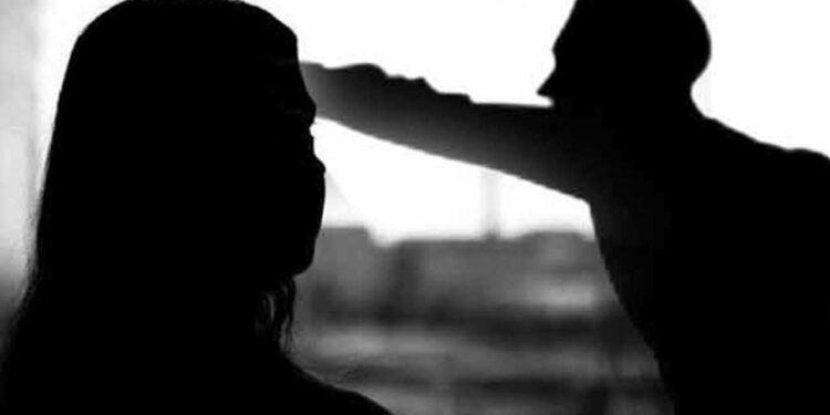 சக ஆசிரியரை தாக்கிய ஆசிரியர் கைது!