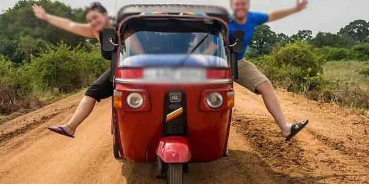 வெளிநாடினருக்கு முச்சக்கரவண்டி வழங்குவோருக்கு எச்சரிக்கை!