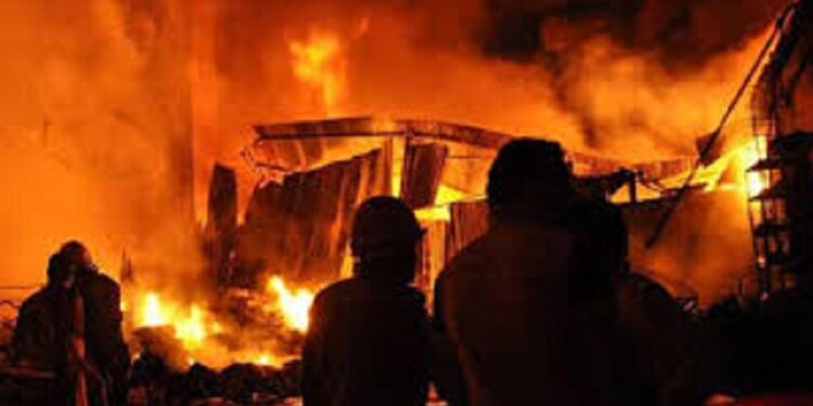 கொழும்பு புறக் கோட்டையில் பாரிய தீ விபத்து!