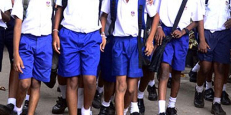 பாடசாலை மாணவர்களுக்கு ஜனாதிபதியின் மகிழ்ச்சியான செய்தி!