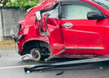 மட்டக்களப்பில் காரால் தடைப்பட்ட மின்சாரம்!