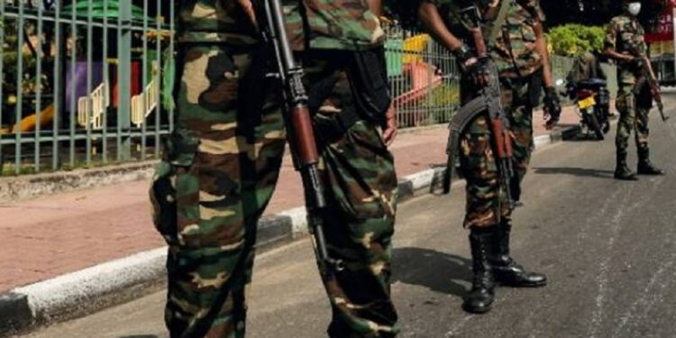 பெண் ஒருவரின் சங்கிலி அறுத்த இராணுவ சிப்பாய் கைது!