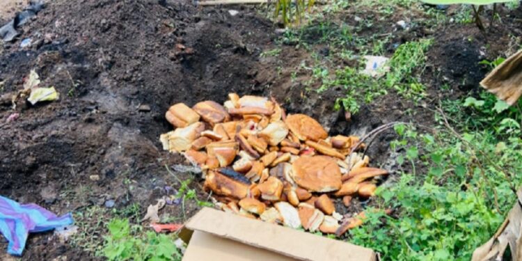 முல்லைத்தீவு பேக்கரில் ஒன்றில் மனித நுகர்வுக்கு தகுதியற்ற பொருட்கள் மீட்பு!