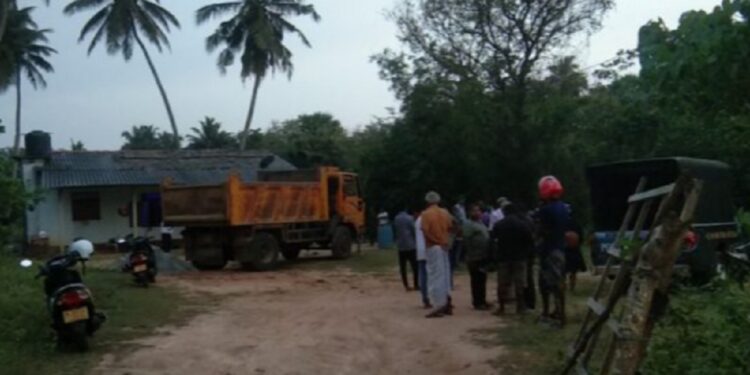 தந்தை செலுத்திய வாகனத்தில் சிக்குண்டு பலியான குழந்தை!