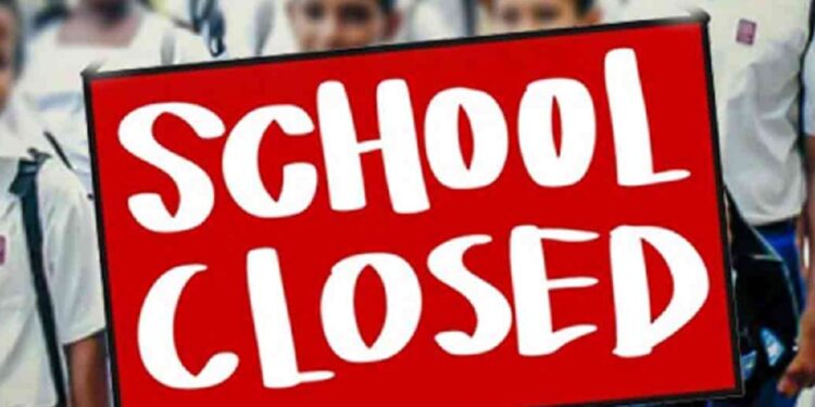 நாட்டில் மூடப்படும் நிலையில் 100 சிறிய பாடசாலைகளை