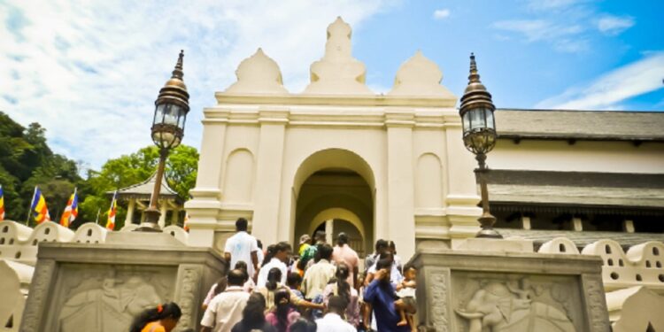 ஸ்ரீ தலதா வழிபாட்டுக்கு வரவேண்டாம் யாத்திரிகளுக்கு தடை!