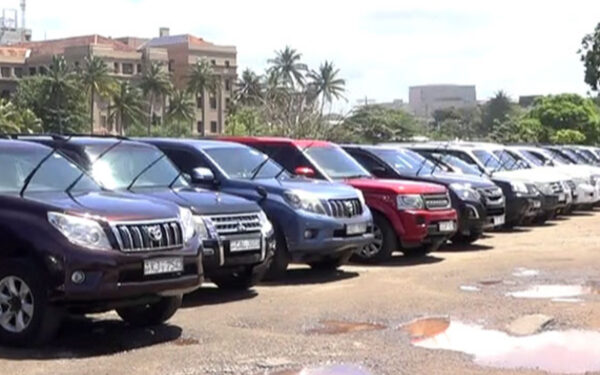 அமைச்ர்களின் வாகன எண்ணிகை குறைப்பு!