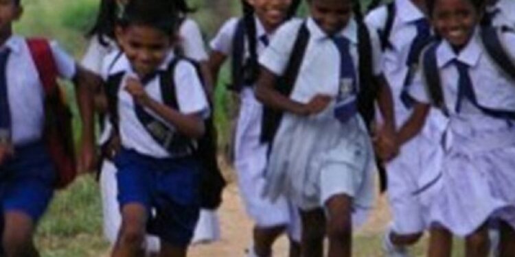 உள்ளூராட்சி மன்றத் தேர்தலை முன்னிட்டு மே மாதம்  பாடசாலைகளுக்கு விடுமுறை!