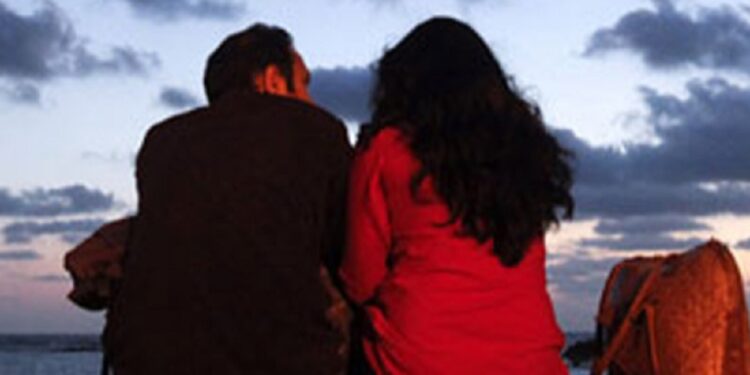 கள்ளத் தொடர்பை அம்பலப்படுத்திய மனைவியை தீர்க்குக் கட்டிய கணவன்!