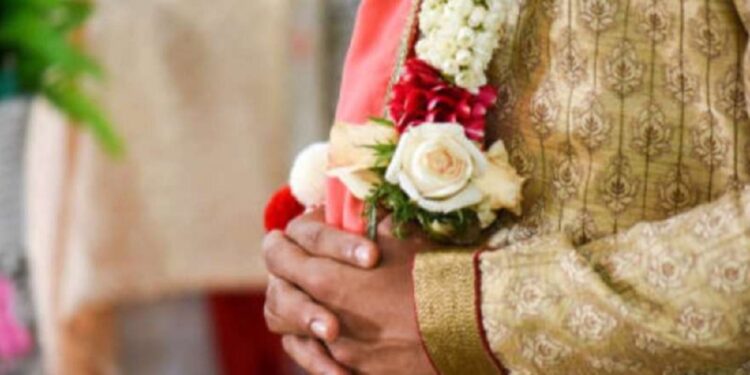 திருமண கொண்டாட்டத்தில் காதலியின் நினைவு வந்ததால் திருமணத்தை நிறுத்திய மணமகன்