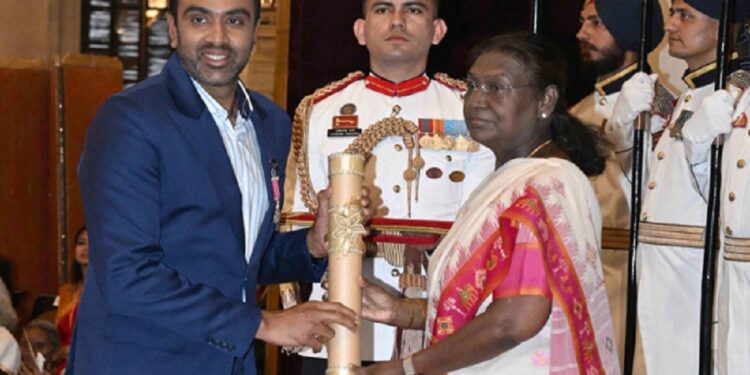 பத்ம ஸ்ரீ விருது பெற்ற முன்னாள் கிரிக்கெட் வீரர்!