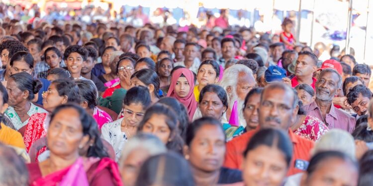 வவுனியாவில் அனுரவை பார்க்க அலைமோதிய மக்கள் கூட்டம்!