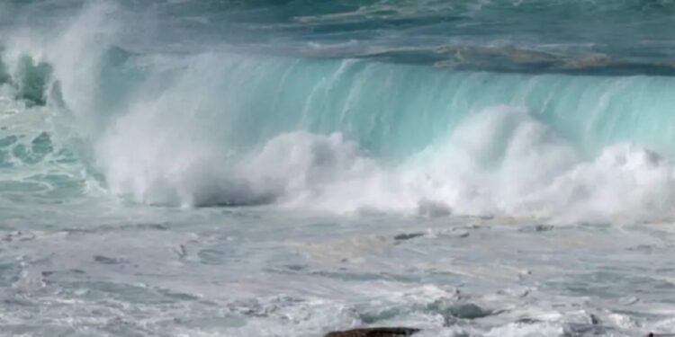 அவுஸ்திரேலியாவில் கடல் அலைகளில் சிக்கி மூவர் மரணம்!