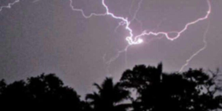 கடும் மின்னல் தாக்கம் தொடர்பில் மக்களுக்கு எச்சரிக்கை!