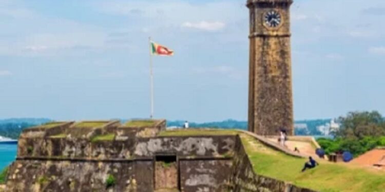 காலி கோட்டையில் இருந்து தவறி விழுந்த மாணவனுக்கு நிகழந்த சோகம்!