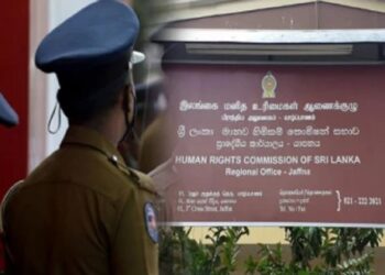 அரச உத்தியோகஸ்தர் மீது தாக்குதல் மேற்கொண்ட பொலிசார்!