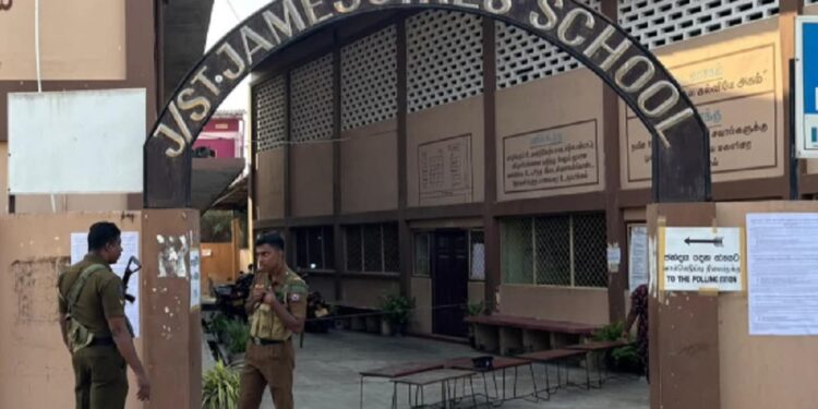 யாழில் அமைதியான முறையில் இடம்பெற்றுக் கொண்டிருக்கும் வாக்களிப்பு நடவடிக்கைகள்!