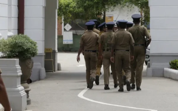 கடமைக்கு வழங்கப்பட்ட துப்பாக்கியால் தன்னைத்தானே சுட்டு தற்கொலை செய்து கொண்ட பொலிஸ் கான்ஸ்டபிள்!