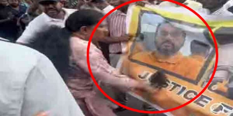 கொழும்பு மாணவி மரணம் ஆசிரியருக்கு செருப்படி கொடுத்த மக்கள்!