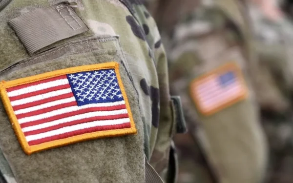 அமெரிக்காவின் தற்காப்பு அமைச்சில்  திருநங்கை வீரர்களைப் பணிநீக்கம் செய்ய உத்தரவு