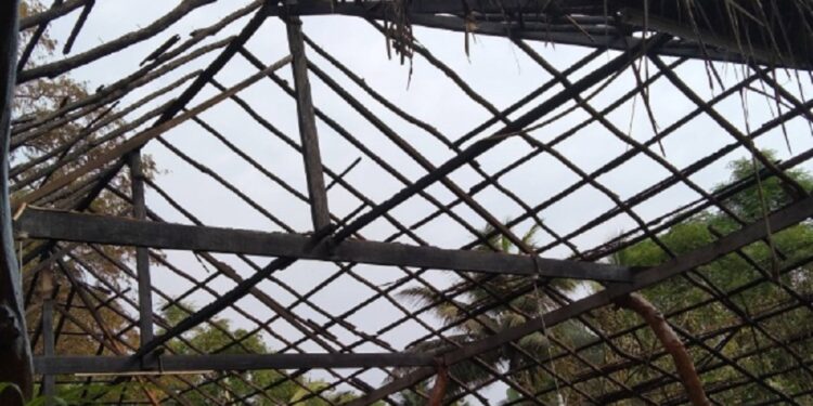 யாழ் ஆலய திருவிழாவால் கருகிய கூரை!