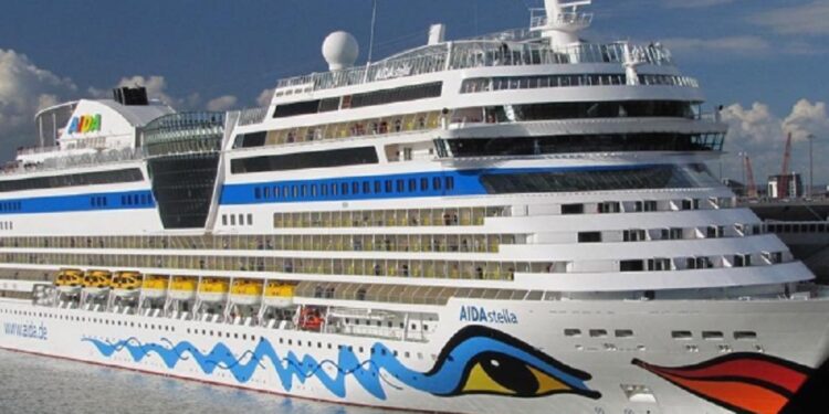 கொழும்பு துறைமுகத்தை வந்தடைந்த ஐடா ஸ்டெல்லா சொகுசு பயணிகள் கப்பல்