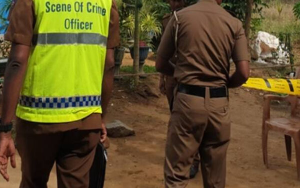 வீடொன்றினுள் மர்மமாக உயிரிழந்த தம்பதியினர்!