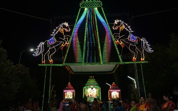 யாழ் வல்வெட்டித்துறையில் பிரம்மாண்டமாக இடம்பெற்ற இந்திர விழா