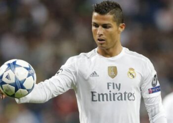 உலகில் அதிக வருமானம் பெறும் வீரர்களில் முதலிடத்தில்!