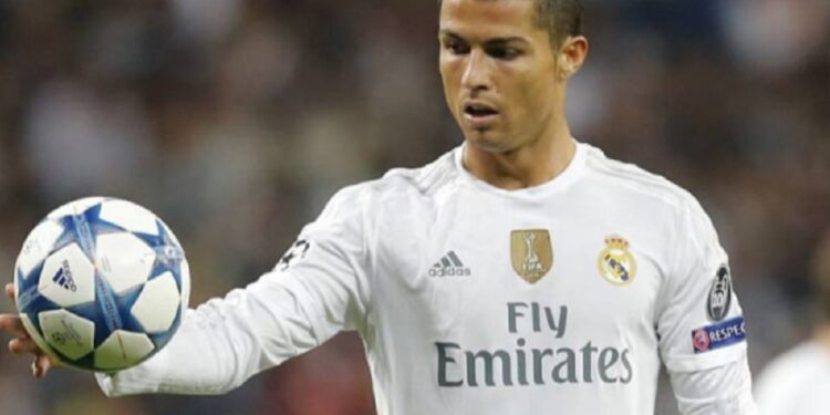 உலகில் அதிக வருமானம் பெறும் வீரர்களில் முதலிடத்தில்!