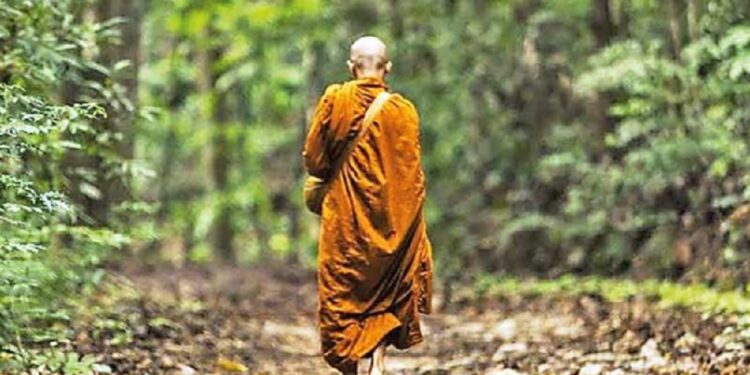 நோயை குணப்படுத்த சென்ற 13 வயது சிறுமியை சீரழித்த பிக்கு!