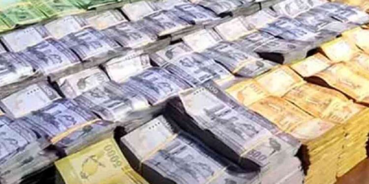 பொலிசாரால் மீட்க்கப்பட்ட  பல இலட்ச ரூபா பணம்!