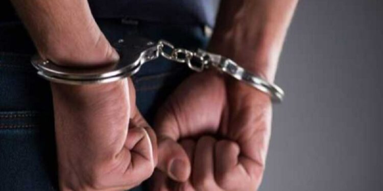 வெளிநாட்டு சிகரெட்டுகளுடன்  7 பேர் கைது!