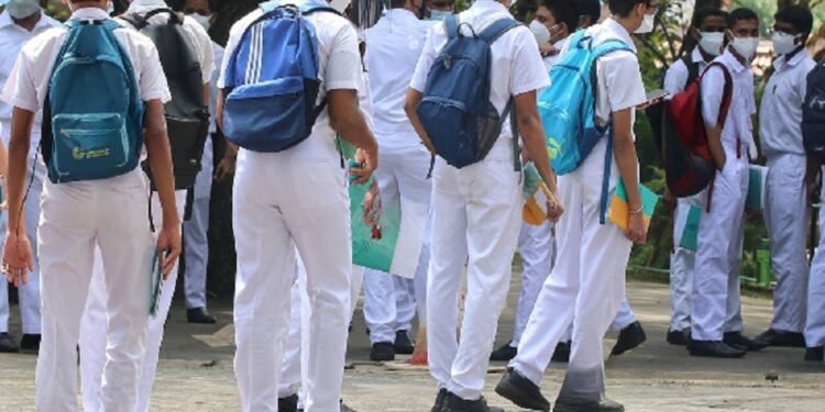 பாடசாலைக்கு மாணவர்கள் சைவ சின்னங்கள் அணித்து செல்ல தடை!