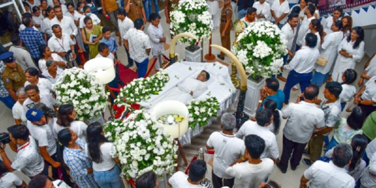 மாலினி பொன்சேகாவின் பூதவுடலுக்கு அஞ்சலி செலுத்திய ஜனாதிபதி!