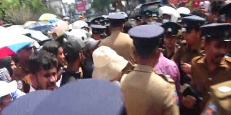 கல்வி அமைச்சில் பதற்றம்!