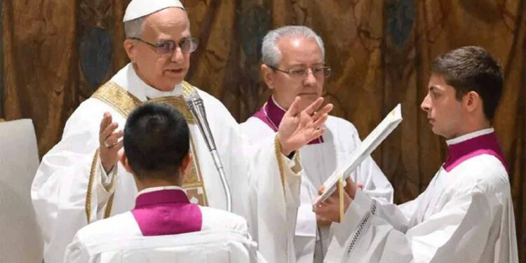 புதிய பாப்பரசராக  14ஆம் லியோ பதவியேற்றார்!