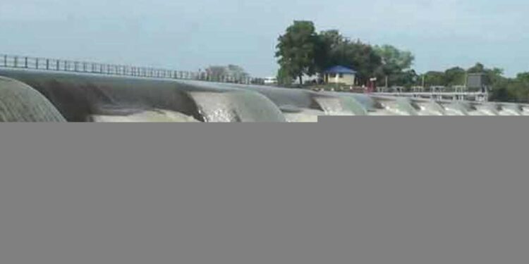 கனமழையால் நிரம்பி வழியும் நீர்த்தேக்கங்கள்!