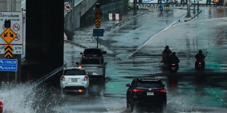 டொரோண்டோவில் கடும் மழை தொடர்பில் எச்சரிக்கை!