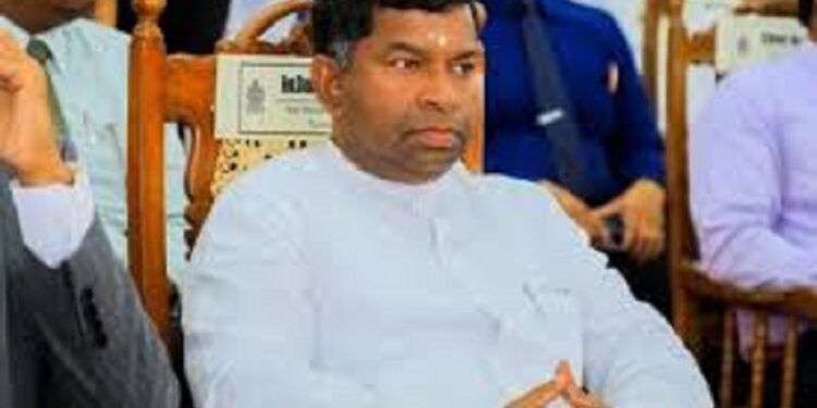 பிள்ளையான் அலுவலகத்தில் இருந்து மீட்க்கப்பட்ட பல ஆயுதங்கள்!