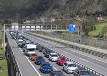 சுவிஸ் வீதிகளில் போக்குவரத்து நெரிசல்கள் அதிகரிப்பு!