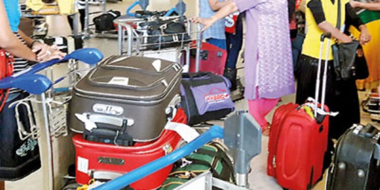 கட்டுநாயக்க விமான நிலையத்தில் மர்ம பொதியால் குழப்பம்!